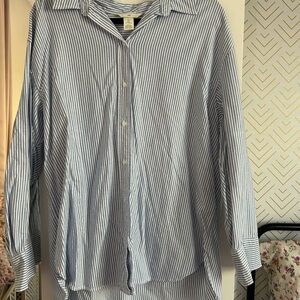 H&M Men's White and Blue Striped Shirt